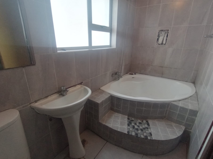 4 Bedroom Property for Sale in Southernwood Eastern Cape